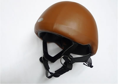 新井の競馬のヘルメット